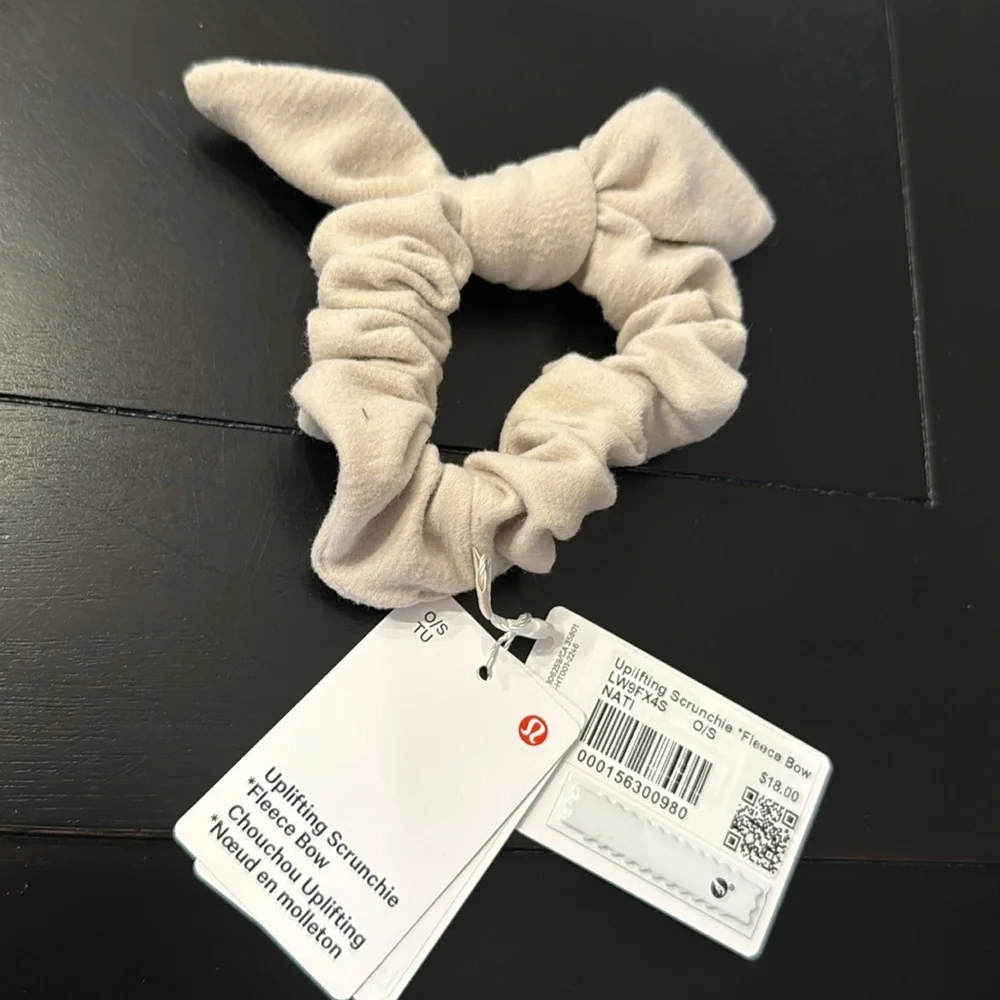 LULULEMON Uplifting Scrunchie Fleece Bow Natural Ivory 🤍 NWT